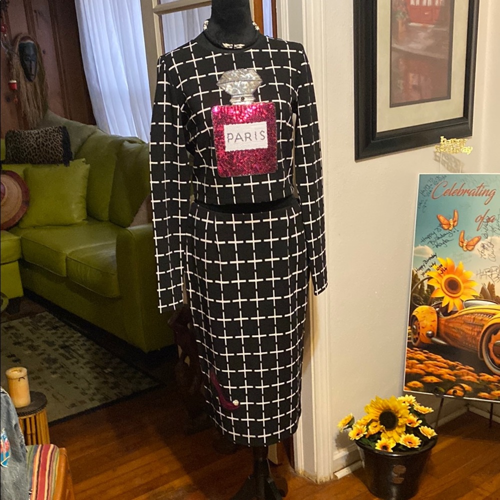 Black and White Sheath 2 piece with embellished design 🥳